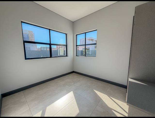 4 BEDROOM FREEHOLD FOR SALE IN MIDSTREAM HEIGHTS